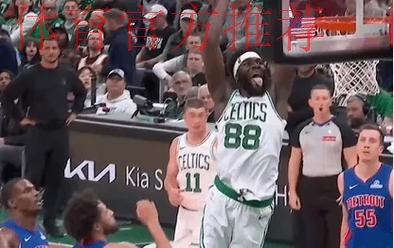 奎塔持球杀入内线双手砸扣,扣篮完成前还吐出舌头庆祝 奎塔持球杀入内线双手砸扣,扣篮完成前还吐出舌头庆祝